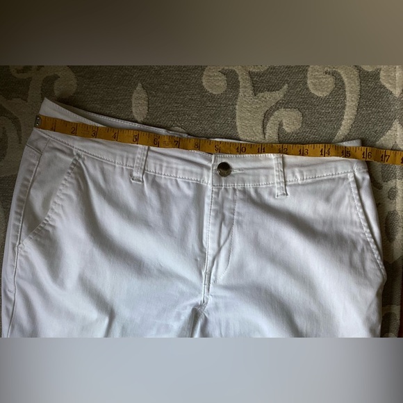 White jeans, size 6 - Picture 5 of 5